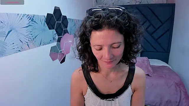 Snapshot of Valery_More__ chatting on 2, 6, 2026 Valery More online show from 2, 6, 2026