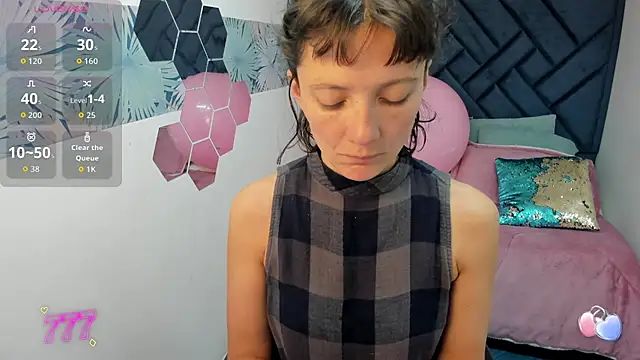 Snapshot of Valery_More__ chatting on 5, 6, 2026 Valery More online show from 5, 6, 2026