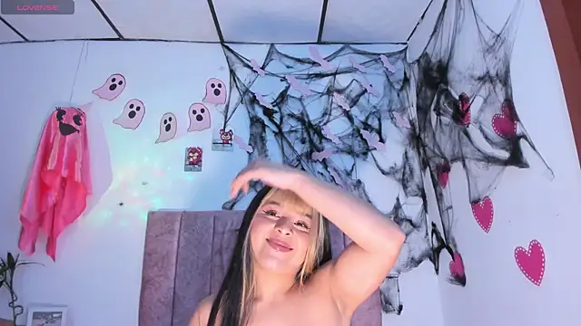 Snapshot of Mila_1wood chatting on 17, 10, 2025 Mila 1wood online show from 17, 10, 2025