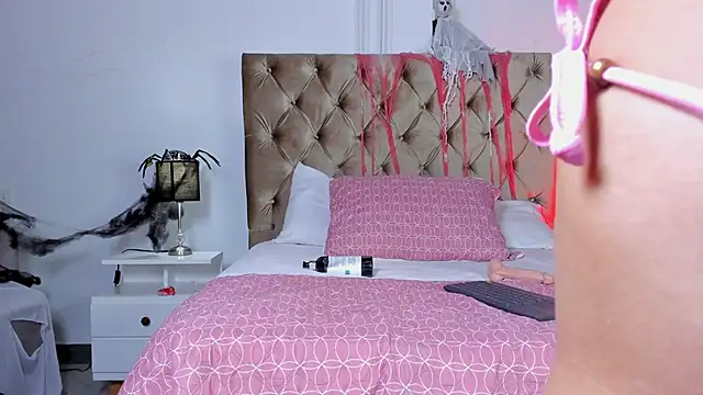 charlotte  queen online show from 28, 10, 2025