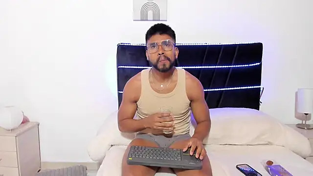 Taylormaccurdy  online show from 7, 11, 2025