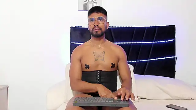 Taylormaccurdy  online show from 15, 11, 2025