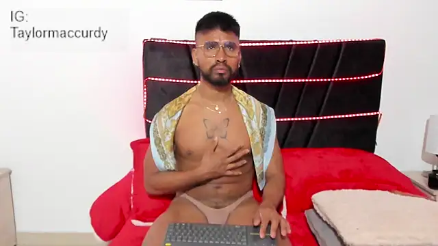 Taylormaccurdy  online show from 2, 12, 2025