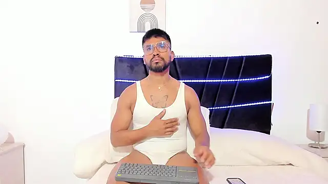 Taylormaccurdy  online show from 18, 11, 2025