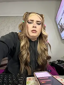 Redvelvett22 online show from 31, 10, 2025