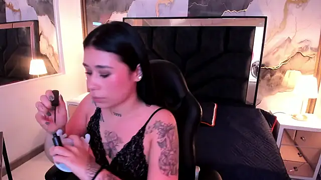 Snapshot of SusanVilla chatting on 1, 12, 2025 SusanVilla online show from 1, 12, 2025