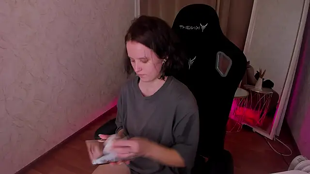 Violet Ferguson online show from 7, 11, 2025