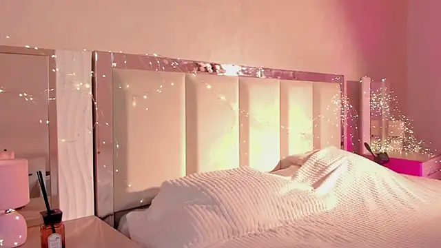 Violet Ferguson online show from 19, 11, 2025