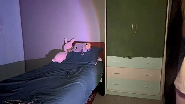 EmiIyKitty online show from 10, 11, 2025