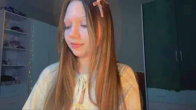 EmiIyKitty online show from 1, 10, 2025