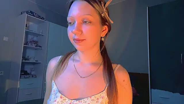 EmiIyKitty online show from 2, 10, 2025