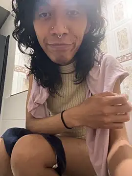 Snapshot of MadamLeRouge chatting on 17, 10, 2025 MadamLeRouge online show from 17, 10, 2025