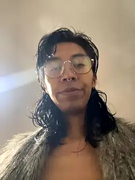 Snapshot of MadamLeRouge chatting on 12, 10, 2025 MadamLeRouge online show from 12, 10, 2025