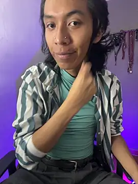 Snapshot of MadamLeRouge chatting on 5, 11, 2025 MadamLeRouge online show from 5, 11, 2025