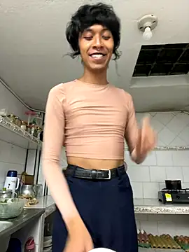 Snapshot of MadamLeRouge chatting on 21, 10, 2025 MadamLeRouge online show from 21, 10, 2025