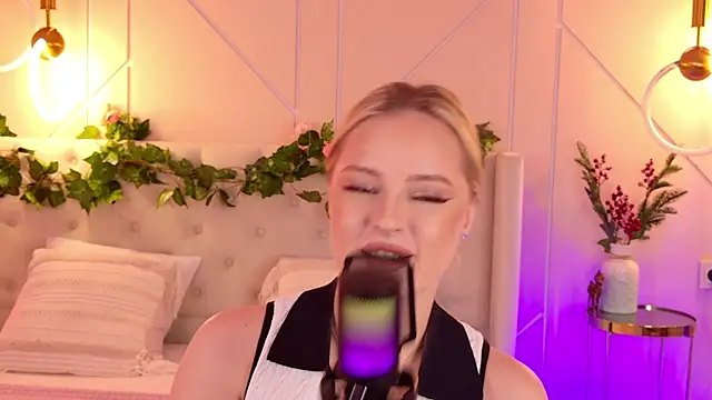 EllyLinn online show from 17, 3, 2026