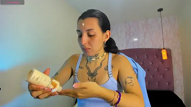 Snapshot of Iris__77 chatting on 25, 10, 2025 Iris 77 online show from 25, 10, 2025