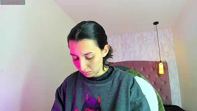 Snapshot of Iris__77 chatting on 4, 11, 2025 Iris 77 online show from 4, 11, 2025