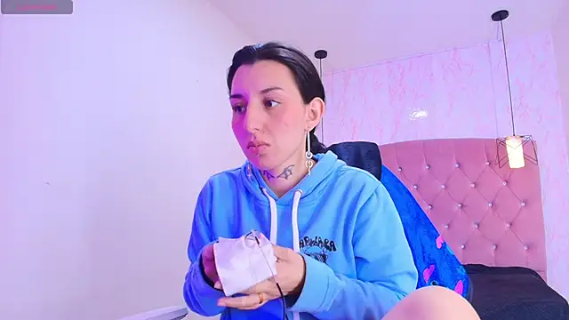 Snapshot of Iris__77 chatting on 11, 10, 2025 Iris 77 online show from 11, 10, 2025