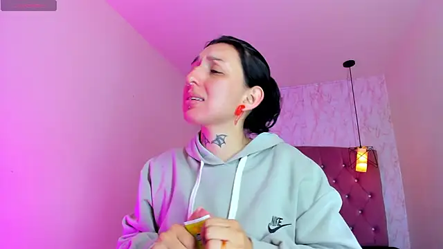 Snapshot of Iris__77 chatting on 18, 11, 2025 Iris 77 online show from 18, 11, 2025