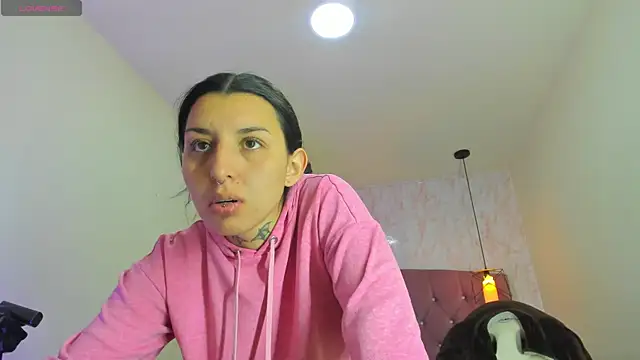 Snapshot of Iris__77 chatting on 8, 11, 2025 Iris 77 online show from 8, 11, 2025