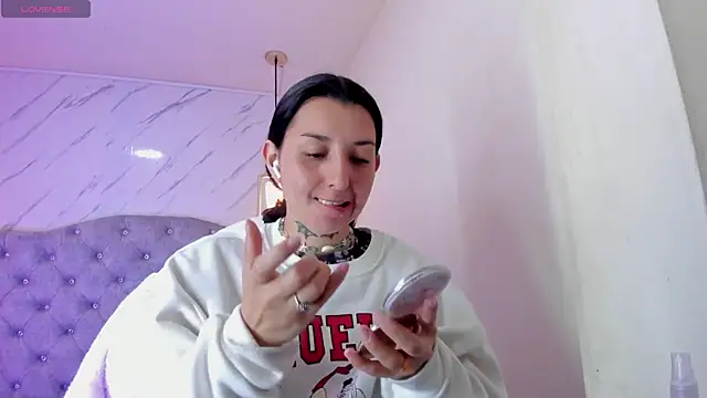 Snapshot of Iris__77 chatting on 12, 10, 2025 Iris 77 online show from 12, 10, 2025