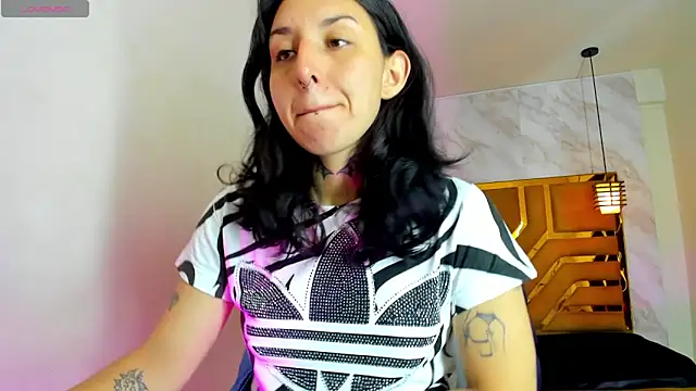 Snapshot of Iris__77 chatting on 8, 11, 2025 Iris 77 online show from 8, 11, 2025