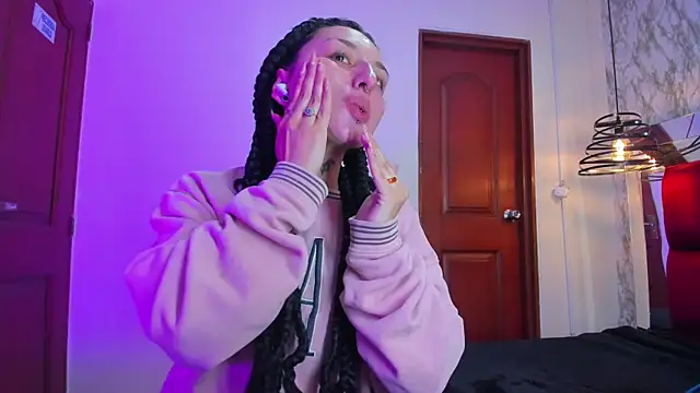 Snapshot of Iris__77 chatting on 2, 12, 2025 Iris 77 online show from 2, 12, 2025