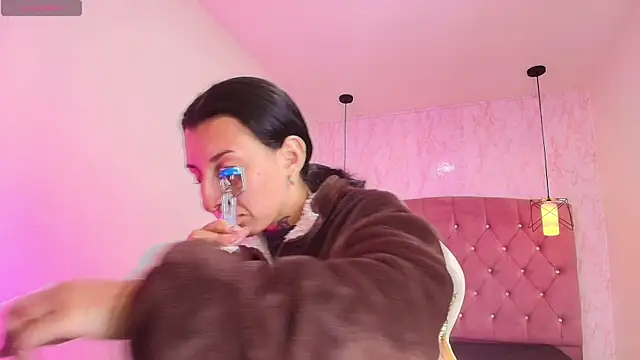 Snapshot of Iris__77 chatting on 20, 10, 2025 Iris 77 online show from 20, 10, 2025