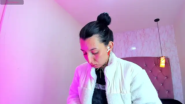 Snapshot of Iris__77 chatting on 17, 11, 2025 Iris 77 online show from 17, 11, 2025