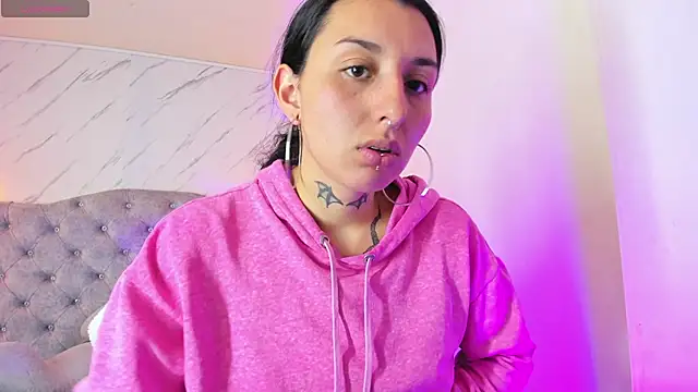 Snapshot of Iris__77 chatting on 3, 11, 2025 Iris 77 online show from 3, 11, 2025