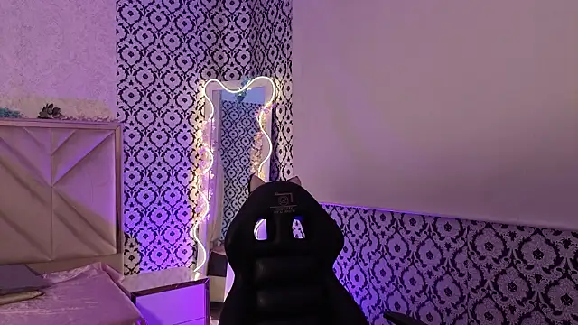 Ixchel tay online show from 4, 2, 2026