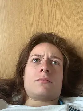 GoldenPussy1329 online show from 19, 4, 2026