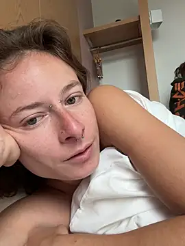 Snapshot of GoldenPussy1329 chatting on 4, 6, 2026 GoldenPussy1329 online show from 4, 6, 2026