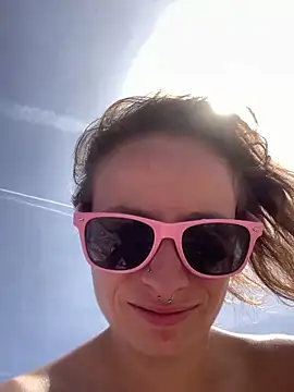 GoldenPussy1329 online show from 21, 4, 2026