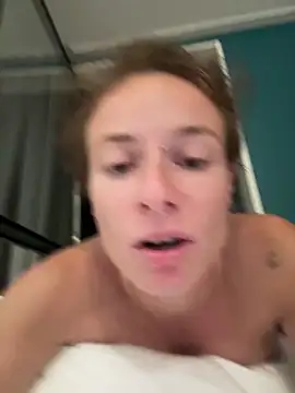 Snapshot of GoldenPussy1329 chatting on 7, 6, 2026 GoldenPussy1329 online show from 7, 6, 2026