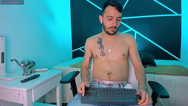 VynnyBlacke  online show from 14, 10, 2025