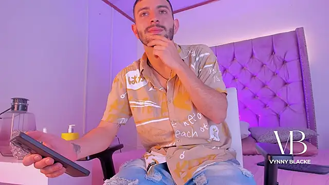 VynnyBlacke  online show from 3, 11, 2025