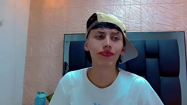 thaigo twink38 online show from 5, 12, 2025