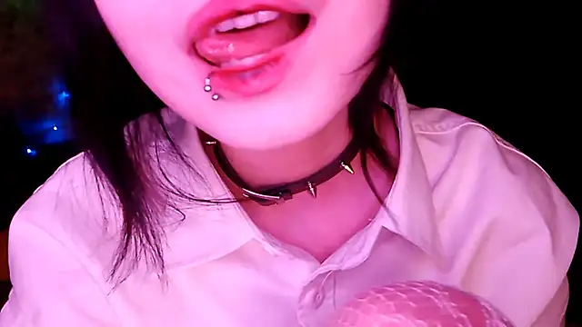 Snapshot of Beeping_Creature chatting on 20, 10, 2025 Beeping Creature online show from 20, 10, 2025