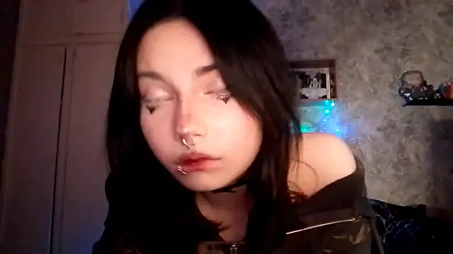 Snapshot of Beeping_Creature chatting on 17, 10, 2025 Beeping Creature online show from 17, 10, 2025