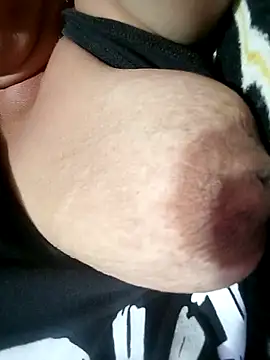 Snapshot of Hotmommax chatting on 7, 10, 2025 Hotmommax online show from 7, 10, 2025