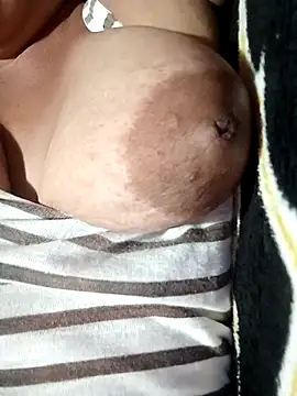 Snapshot of Hotmommax chatting on 27, 11, 2025 Hotmommax online show from 27, 11, 2025