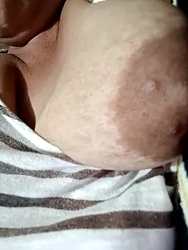 Snapshot of Hotmommax chatting on 20, 11, 2025 Hotmommax online show from 20, 11, 2025