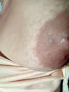 Snapshot of Hotmommax chatting on 31, 10, 2025 Hotmommax online show from 31, 10, 2025