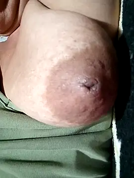 Snapshot of Hotmommax chatting on 2, 11, 2025 Hotmommax online show from 2, 11, 2025