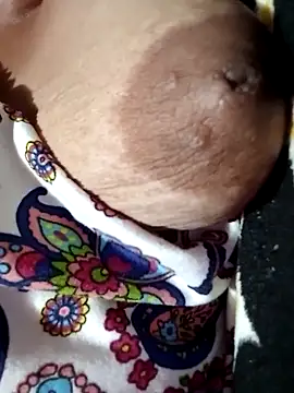 Hotmommax online show from 5, 12, 2025