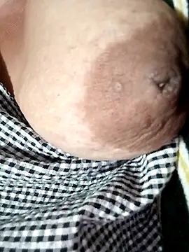 Snapshot of Hotmommax chatting on 8, 10, 2025 Hotmommax online show from 8, 10, 2025