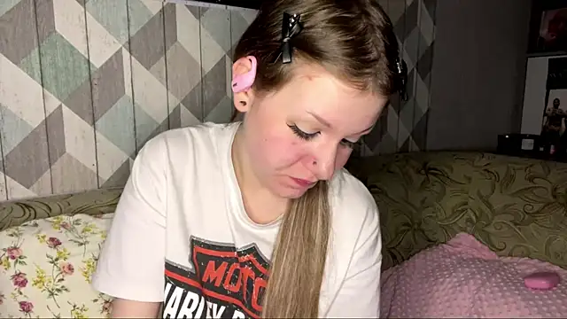 Snapshot of RebelKitsune chatting on 1, 12, 2025 RebelKitsune online show from 1, 12, 2025