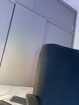 EmilyZuits online show from 28, 10, 2025